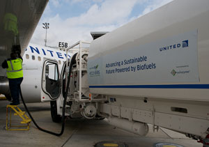 United begins using sustainable biofuel for scheduled LAX flights